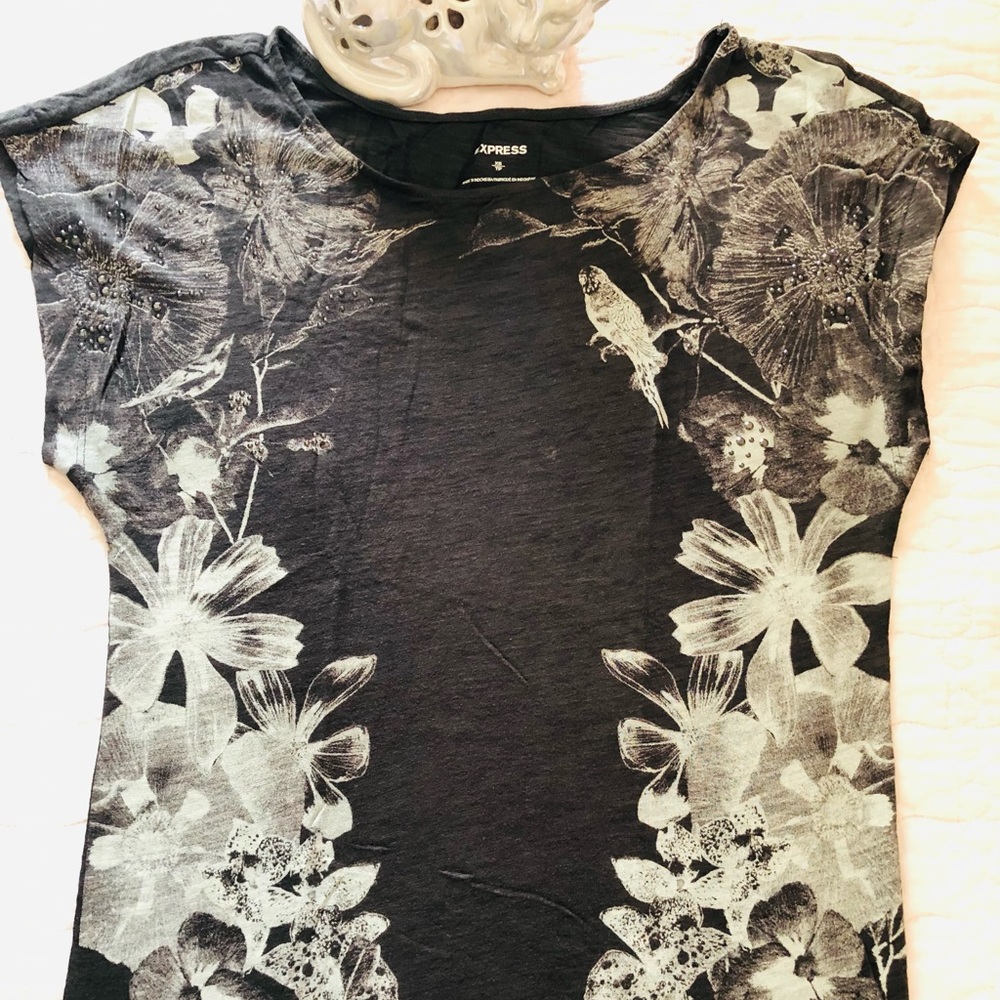 👛 Express Gray Top